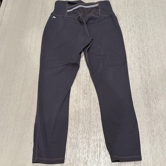 Fabletics Trinity Motion 365 High-Waisted Capri Iron Gray Size XS - Picture 3 of 8